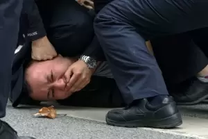 China intenta controlar un movimiento de protesta histrico con policas en las calles y censura en internet