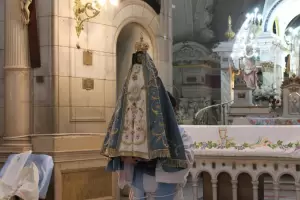 Nuevo manto de la Virgen del Valle: la prenda alude a su proteccin para toda la Nacin