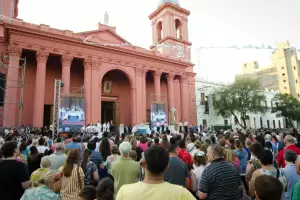 Solemne Bajada: A pesar del calor, los fieles colmaron el Paseo de la Fe para recibir a su Madre
