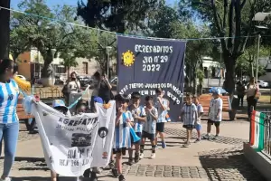 Gran convocatoria del "Desfile de Egresaditos" del nivel inicial en el interior de la provincia