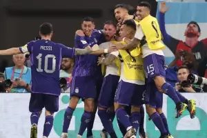 Argentina venci� 2 a 0 a Polonia y se mete a los octavos de final