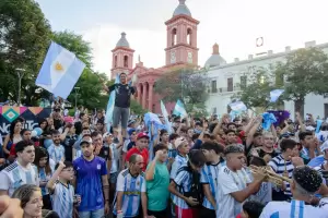 Fe en la Madre del Valle y en la Seleccin: el devoto que hizo una promesa para que gane Argentina y lleg con Ella de rodillas