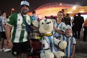 Todo por el Mundial: Una familia vendi� el auto para viajar a Qatar a alentar a la Selecci�n