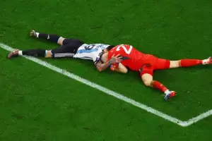 Nicols Otamendi cont qu fue lo que le dijo a Dibu Martnez, tras la gran atajada contra Australia