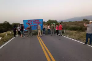 Corte parcial sobre Ruta n 38: vecinos reclaman agua y viviendas