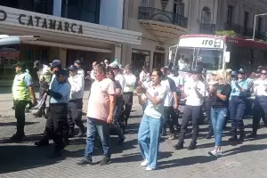 Agentes de trnsito amenazan con no trabajar en la Procesin en reclamo por uniformes
