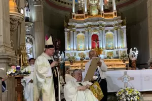 El padre San Nicol�s celebr� sus Bodas de Oro sacerdotales junto a la Virgen