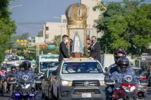 Emotivo traslado de la Imagen de la Virgen del Valle al Parque Ad�n Quiroga