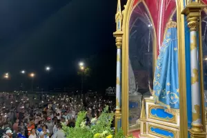 Los j�venes rindieron homenaje a la Virgen del Valle