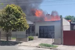 Dos policas y un vecino con asfixia y lesin cortante en un pavoroso incendio