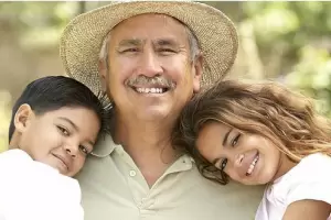 "Adopta un abuelo", la ONG espa�ola que lleg� a la Argentina y recorre el mundo