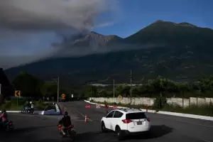 Cerraron el principal aeropuerto de Guatemala tras la erupcin del volcn de Fuego