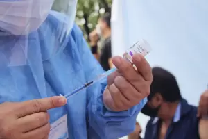 La vacunacin contra el COVID-19 protege al corazn y reduce el riesgo de ataque cardaco tras la infeccin