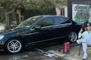 L-Gante mostr las llaves de sus autos y se emocion: "Antes no tena ni la casa"