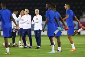 Alarma en Francia: dos titulares se entrenaron separados por cuadros gripales