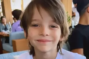 Lolo Tinelli se sum al furor y llev orgulloso una remera con la frase viral de Messi "Qu mirs, bobo? And pa all"