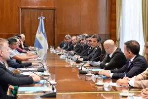 Gobierno nacional y fabricantes acuerdan una rebaja del 15% en los precios de las zapatillas