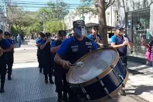 La Banda de la Polica recorri la peatonal en la previa de la final