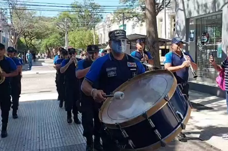 La Banda de la Polic�a de la Provincia de Catamarca enton� canciones de aliento