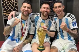El Hospital Fernndez subasta la camiseta de Messi firmada por los jugadores