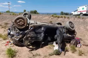 Mujeres al volante protagonizaron dos tremendos vuelcos en el interior provincial: Solo hubo heridos