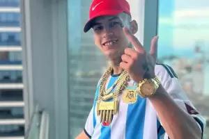 L-Gante subi una foto con un arma y, tras generar un fuerte revuelo en las redes, asegur que era de juguete