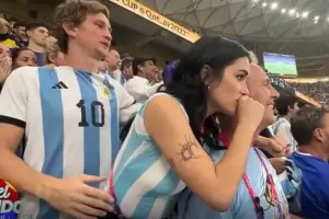Fuerte repudio al hincha que apoy y tom de la cintura a Lali Espsito durante la final