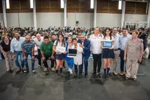 Sigamos Conectados: dos mil nuevos alumnos ya cuentan con su netbook