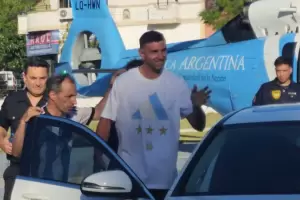 El Dibu Mart�nez aterriz� con un helic�ptero en un hospital y sorprendi� a los m�dicos