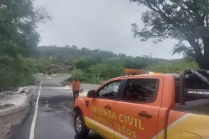 Alertan sobre la crecida del ro El Tala y evacan el camping municipal