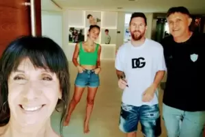 No pudo acompa�ar a su mam� a hacer un tr�mite y se perdi� de conocer a Messi: "Que mi vieja lo haya visto tapa mi tristeza"