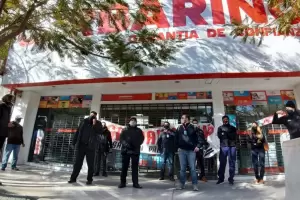 Garbarino profundiza su crisis: Al menos 2.800 cesanteados, deuda millonaria y el dueo quiere vender las plantas del sur