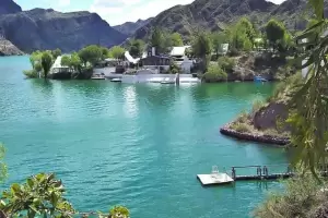 Tragedia: un nene muri ahogado al caer a un lago mientras se sacaba una foto con su familia