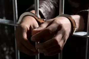 Prisin preventiva confirmada para polica acusado de abuso sexual