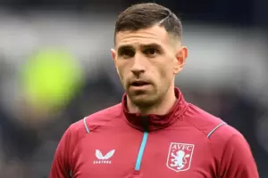 De figura del Mundial Qatar 2022 a suplente en Inglaterra: el presente del Dibu Martnez