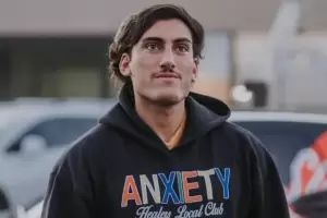 Toms Holder apunt contra un programa por burlarse de su experiencia cercana a la muerte