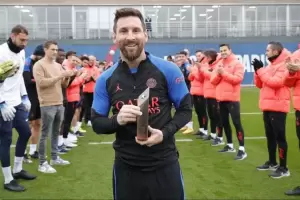 Las redes explotaron de "cargadas" por el regalo que el PSG le dio a Messi en su regreso como Campe�n del Mundo