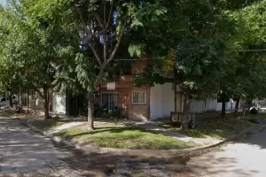 Brutal intento de femicidio: apu�al� a su ex en plena calle, huy� y se mat�