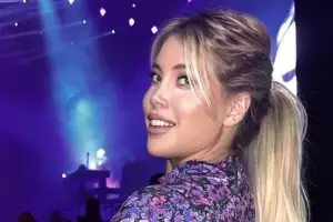 La reacci�n de Wanda Nara cuando un productor de TV intent� darle un beso: "Atrevido"