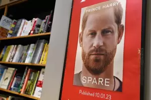 Harry defiende sus explosivas memorias y el libro "Spare" ahora se vende a mitad de precio