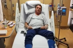 Jair Bolsonaro fue internado y public una imagen desde el hospital