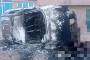 Protestas en Per: Quemaron vivo a un polica dentro de un patrullero