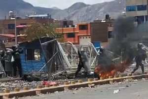 Per: decretan tres das de toque de queda tras 17 muertes por las protestas