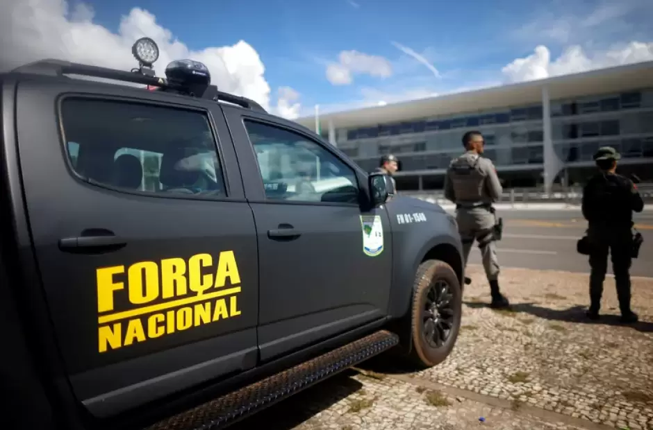 Fuerzas policiales custodian la Explanada de los Ministerios en Brasilia
