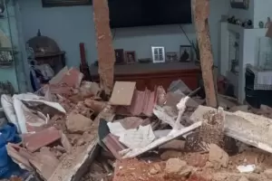 Se derrumb techo de una vivienda: una familia se salv de milagro