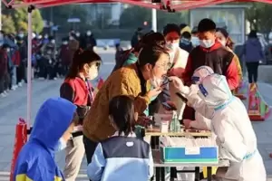 China entreg las cifras del actual brote de COVID: casi 60.000 muertos