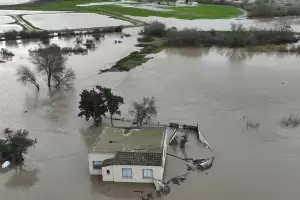 Declaran el estado de catstrofe en California: lluvias inditas, deslaves y al menos 19 muertos