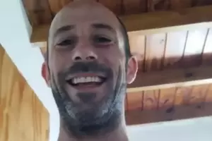 Muri un turista espaol que cay al vaco mientras posaba para una foto en un acantilado