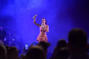 Jess Mara 2023: Emilia Mernes y Rusherking, entre hits, bandas rockeras y fiesta popular