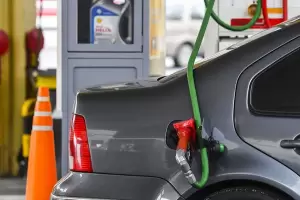 Sube el impuesto a los combustibles y se anticipa un nuevo aumento en naftas